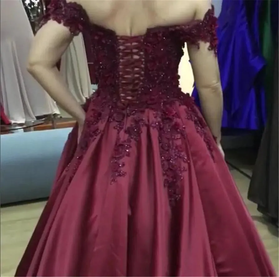 Off the Shoulder V-neck Ball Gowns Prom Dress Applique Lace Matte Satin Sleeveless Evening Gowns Customized