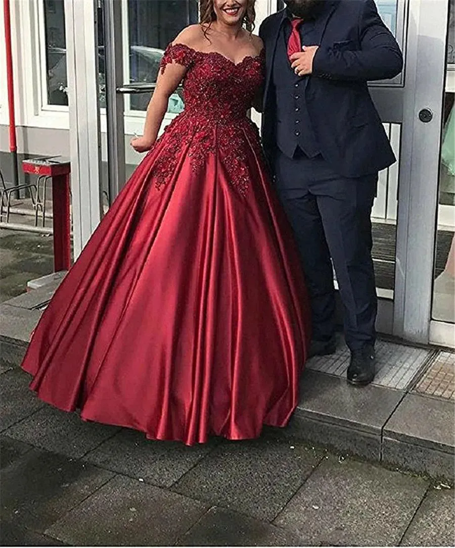 Off the Shoulder V-neck Ball Gowns Prom Dress Applique Lace Matte Satin Sleeveless Evening Gowns Customized