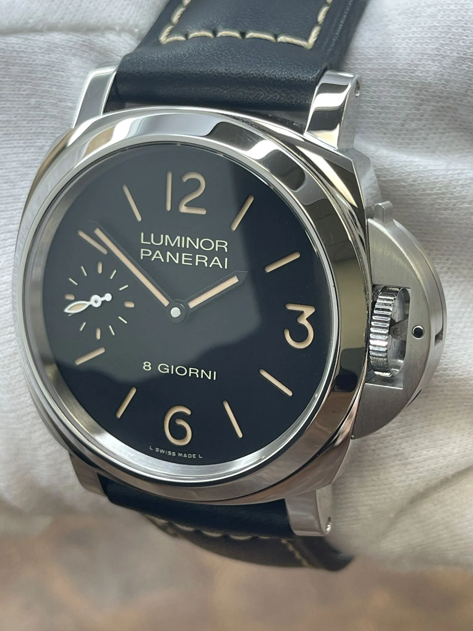 Panerai Luminor Base PAM00915 Black Dial Hand Wind Men's Watch