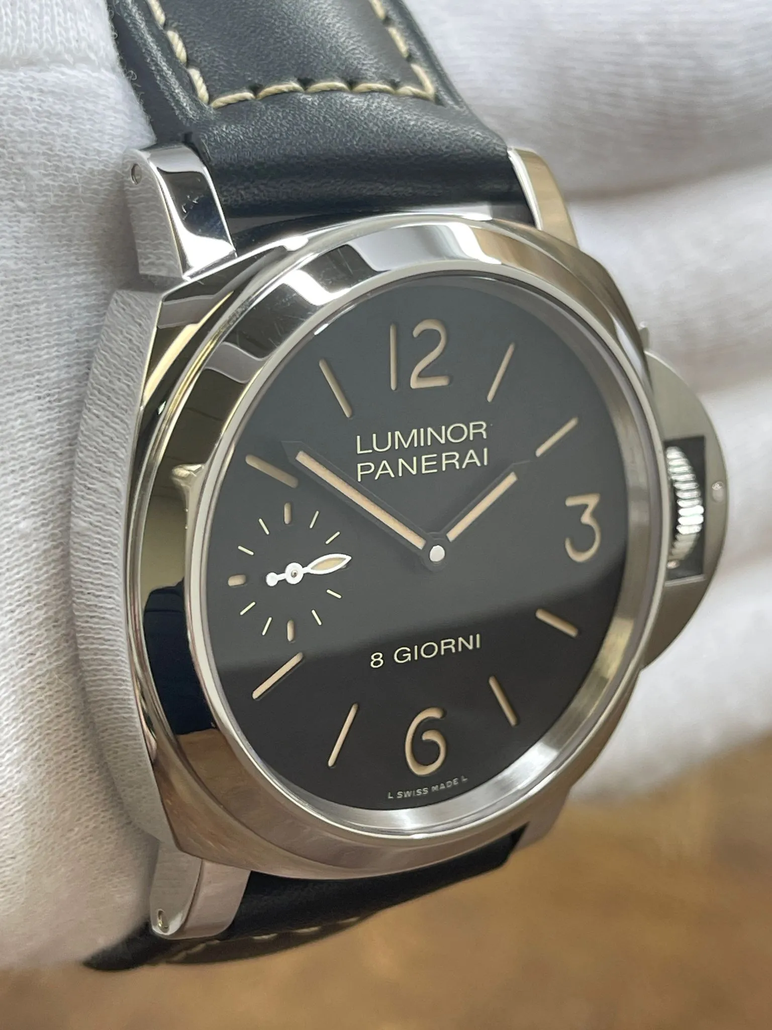 Panerai Luminor Base PAM00915 Black Dial Hand Wind Men's Watch