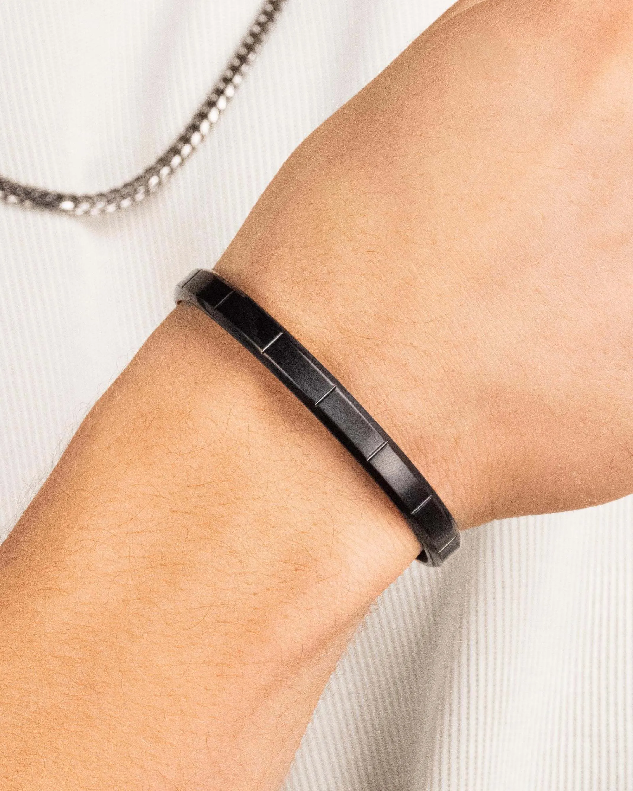 Wilshire Cuff Bracelet - Black